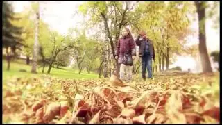 Малыш поёт песню белые розы