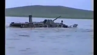 высадка на БТР-80 из десантного корабля