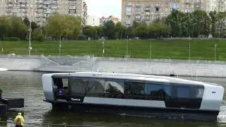 Речной электротрамвайчик на Москве-реке.
