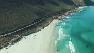 Красивая панорама пляжа в океане