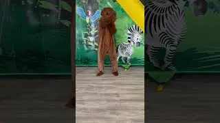 Wer klebt die Streifen auf die Zebras 