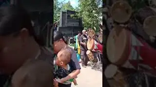 "Burok Cahaya Suci Ngarak: Sajian Dangdut yang Memukau Hati"