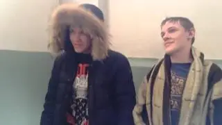 Быдло хайпит в подьезде