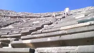 Турция. Сиде. Амфитеатр. Вид снизу.