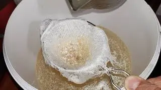 Острый тайский суп Том Ям с морепродуктами