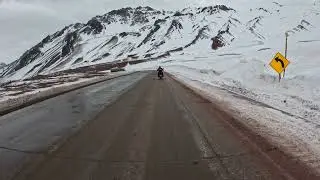 Cruce de la cordillera - 2024 - Todo Muñeca #nieve #biker #motoblog #cordilleradelosandes 🏂🏽☃️🥽🏍️🚳