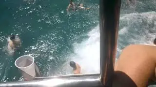 Skoki v vodo jea :D, Party boat 2013