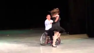 Baile Silla de ruedas Vivir mi vida Marc Antony