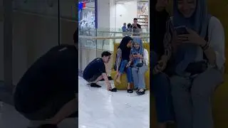 Kakaknya sampai sekarang bingung nyari sendalnya😂 