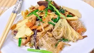 Thai Food - Fried Vemicell with Tofu (Pad Woonsen Fong Tao Hu)
