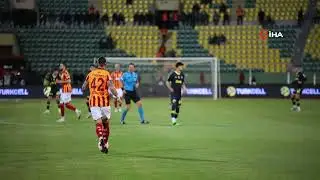 Galatasaray ile Fenerbahçe arasındaki Süper Kupa maçı yarıda kaldı