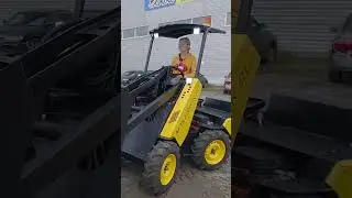 Девушка на погрузчике