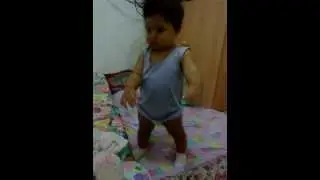 Shenlee can walk with cute face reaction! yipee!!! :)