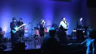 RENDEZVOUS performing AIN'T NO STOPPIN US NOW