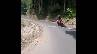 Jalan pegunungan yang begitu indah