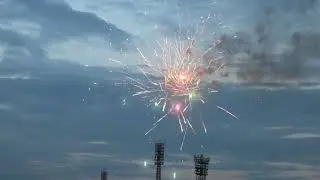 Салют в светлое время на Крутитской набережной