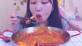 Tiger Skin Chicken Feet Turkey Noodle Pot | Two Desserts