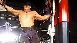 Cara Latihan Otot Bahu di Gym Dengan Benar