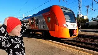 Поезд Электричка Вагоны и даже Маневровый тепловоз в видео про поезда для детей