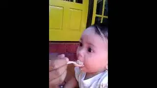 (Video Lucu) Bayi nangis gara - gara diboongin makan