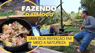 Almoço Solitário No Refúgio Nas Montanhas