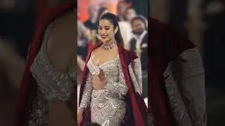 voompla bollywood fashion week Manish Malhotra dress jhanvi kapoor#jhanvikapoor