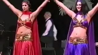 הופעת מחול מזרחי של להקות ערבסק וקדין
