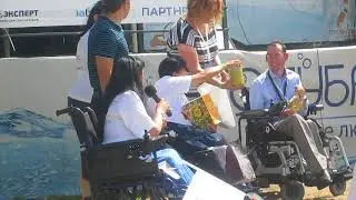 Вручение подарков от щедрых жителей г  Рыбинска организаторам форума Твой мир 2018
