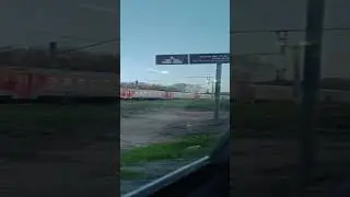 Широкая ЭТ2М едет,но она всегда в кадре 