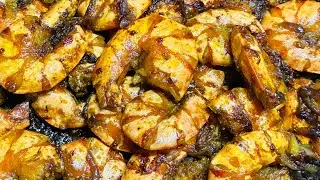 মাটির চুলায় গ্রামের বাড়িতে রান্না বান্না।