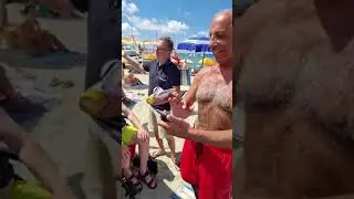francesco emilio borrelli sulla spiaggia di forio a sostegno dei diritti dei disabili