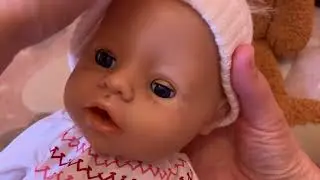 Беби Борн Эмили укладывает спать Братика Мишу
