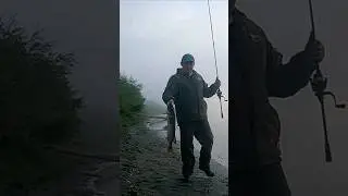 ЩУКА С БЕРЕГА МОМЕНТ ПОКЛЕВКИ!!!!!