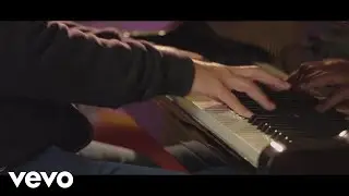 Negroni's Trio - No Me Voy de Aquí (Official Video)