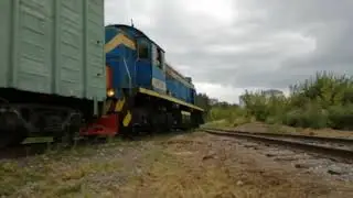 ТЭМ2-5315 ОСАЖИВАЕТ ВАГОНЫ ст.Кемерово-сортировочная.Парк Заискитимский