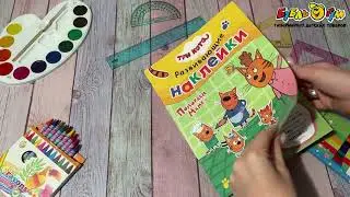 Книга с наклейками Три кота Развивающие наклейки Помогаем маме