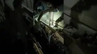 Дробилка в процессе работы.