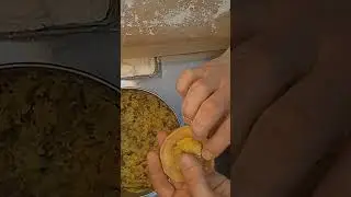 Лепка вареников. Начинки стараюсь положить, как можно больше)