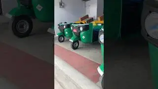 Top Less 🤩Bajaj RE Auto CNG 🔥 #bajaj #automobile #top #autorickshaw #shorts