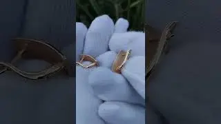Золотые серьги с орнаментом из эмали - изготовлено под заказ.