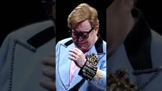 ПОЧЕМУ ЭЛТОН ДЖОН ЗАПЛАКАЛ НА КОНЦЕРТЕ? 😢 #shorts #music #музыка #eltonjohn