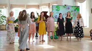 Весенний бал - 2022. На сцене ансамбль "Нежность"
