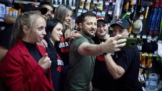 #Президент #Украины Владимир #Зеленский фотографируется на обычной автомобильной заправке - #Новости
