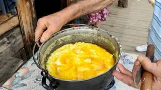 Balmoș la nea Mihai la stână