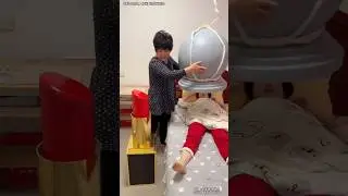 Combat quotidien entre frère et sœur, trop drôle à voir!