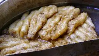Foodie Kid Chinese Style Humberger Hunan local street food night market 陕西肉夹馍
