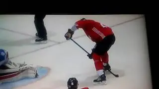 Crazy goal by Corey Perry makes it 4 to 2 for Canada vs Russia