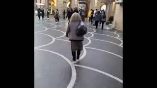 Nene tarqovuda zümzüme eliyir. Get dönme geri ))))