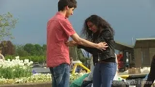 Prank! Tickling girls (how to pick up girls)