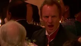 Annie Lennox överraskar Sting på scen